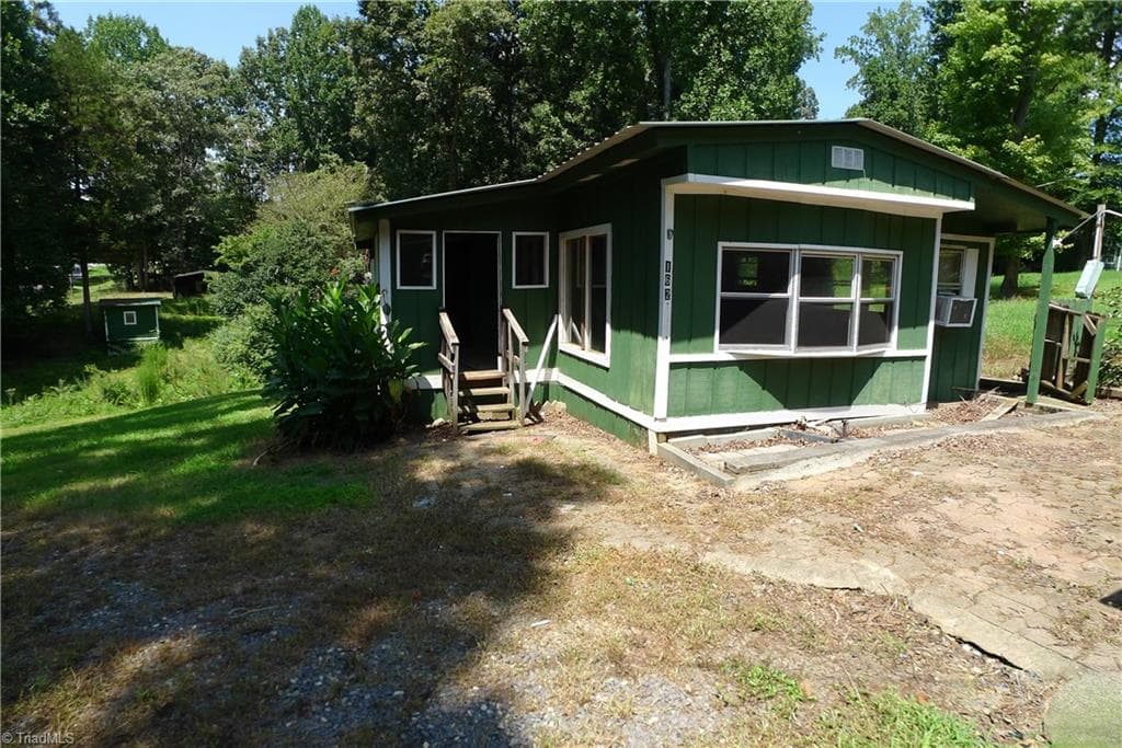 Manufactured Home at 162 Oak Tree Drive, Mocksville NC 27028, photo 12 of 16