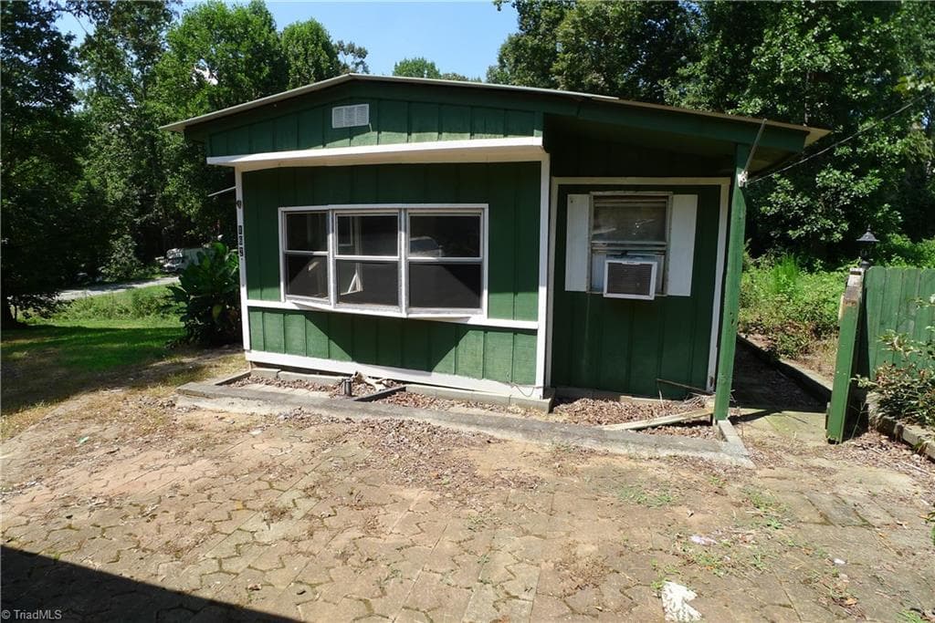 Manufactured Home at 162 Oak Tree Drive, Mocksville NC 27028, photo 11 of 16