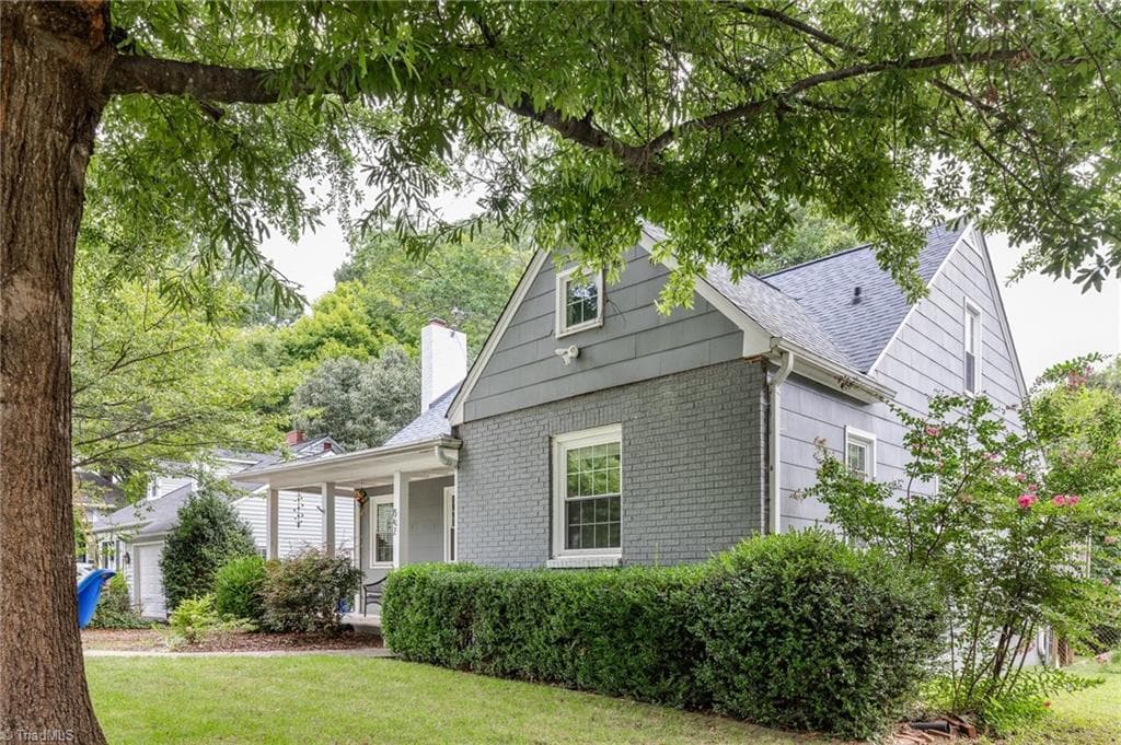 Stick/Site Built at 847 Lockland Avenue, Winston-Salem NC 27103, Winston-Salem, photo 2 of 41