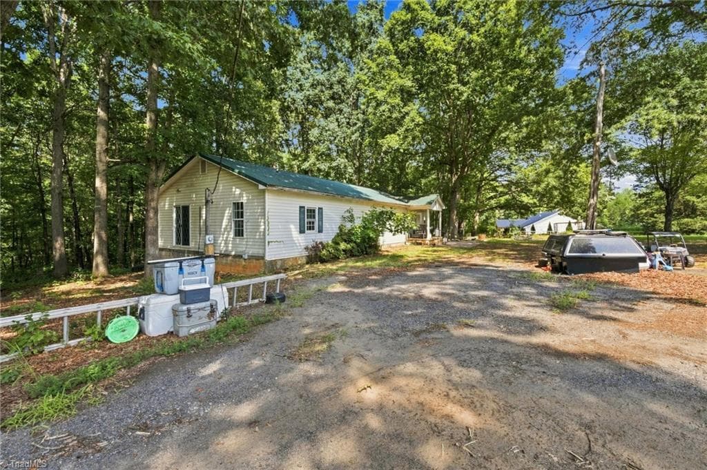 Manufactured Home at 4255 Reid Road, Tobaccoville NC 27050, photo 2 of 27
