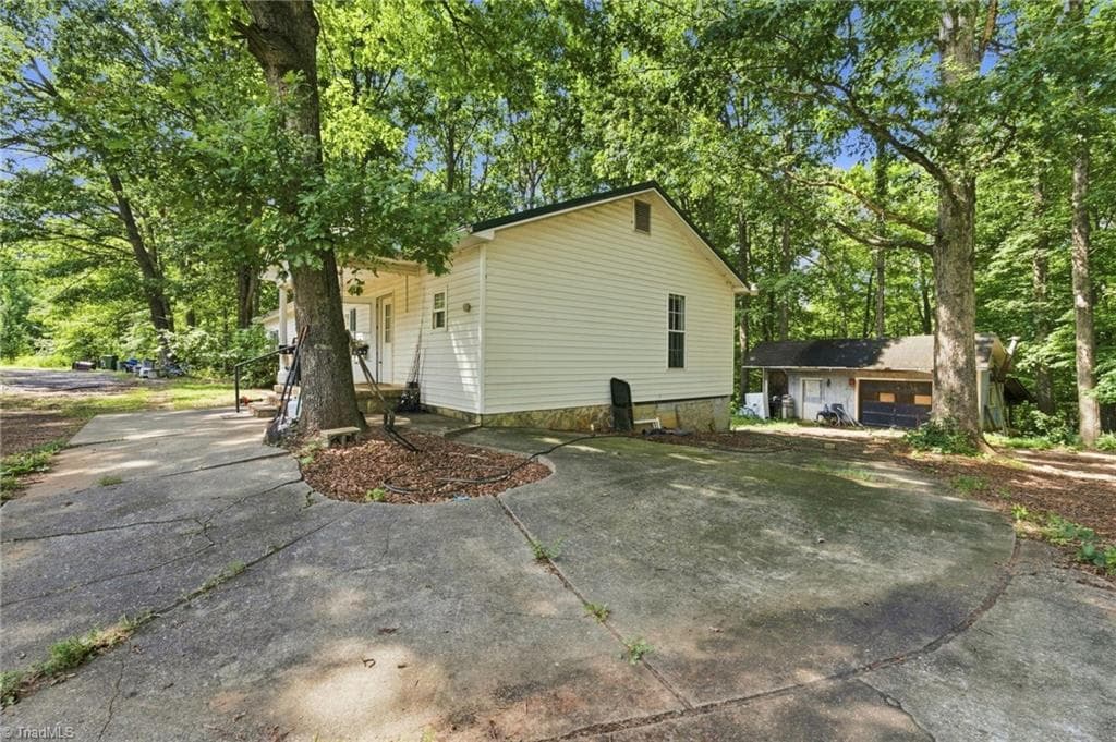 Manufactured Home at 4255 Reid Road, Tobaccoville NC 27050, photo 20 of 27