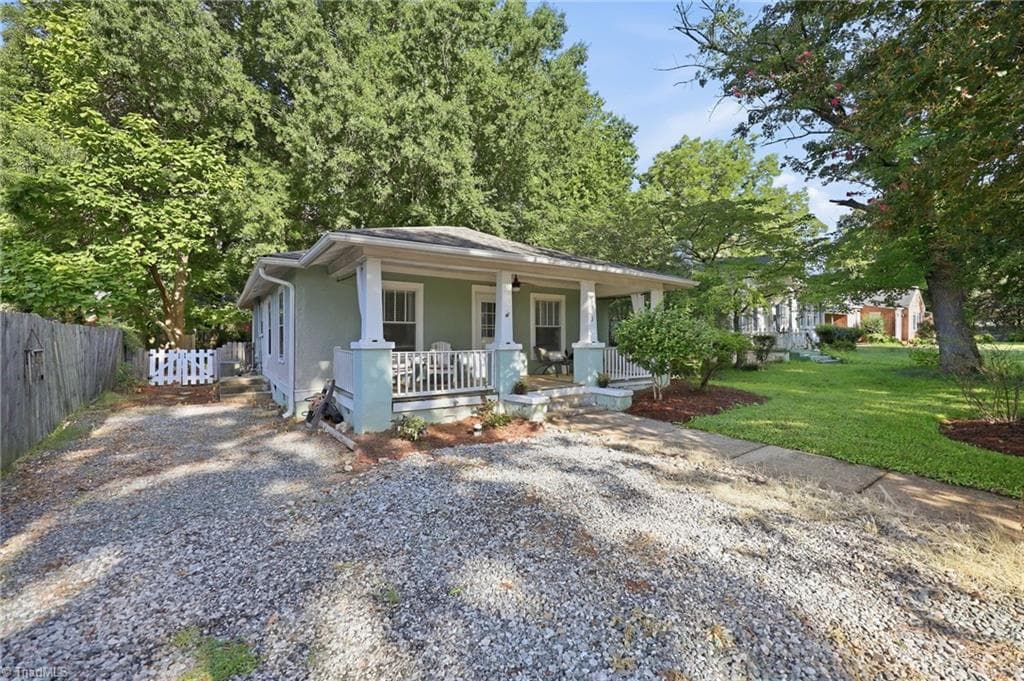 Stick/Site Built at 1313 Prescott Place, High Point NC 27262, photo 3 of 32