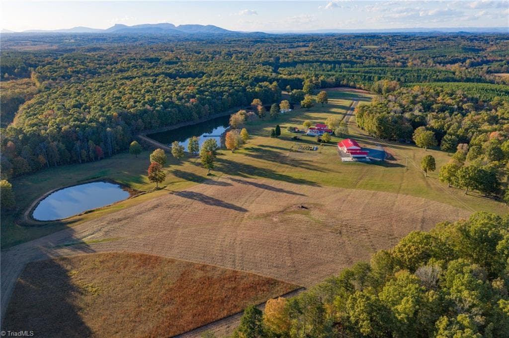1260A Beaver Island Trail Road, Walnut Cove NC 27052