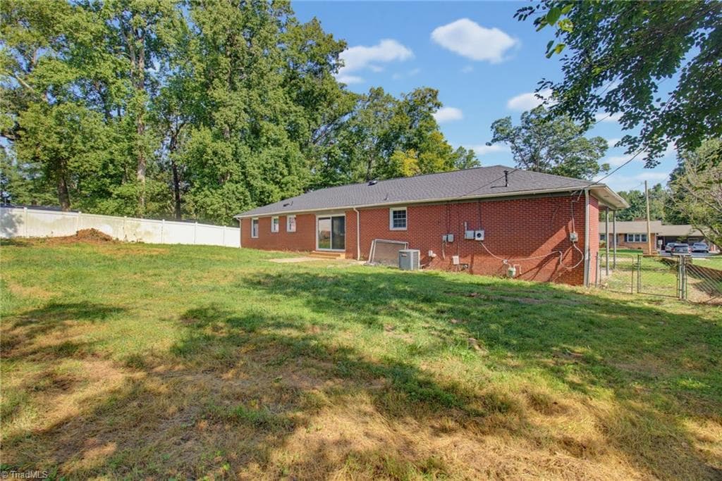 Stick/Site Built at 1416 Lynwood Terrace, High Point NC 27265, photo 27 of 30