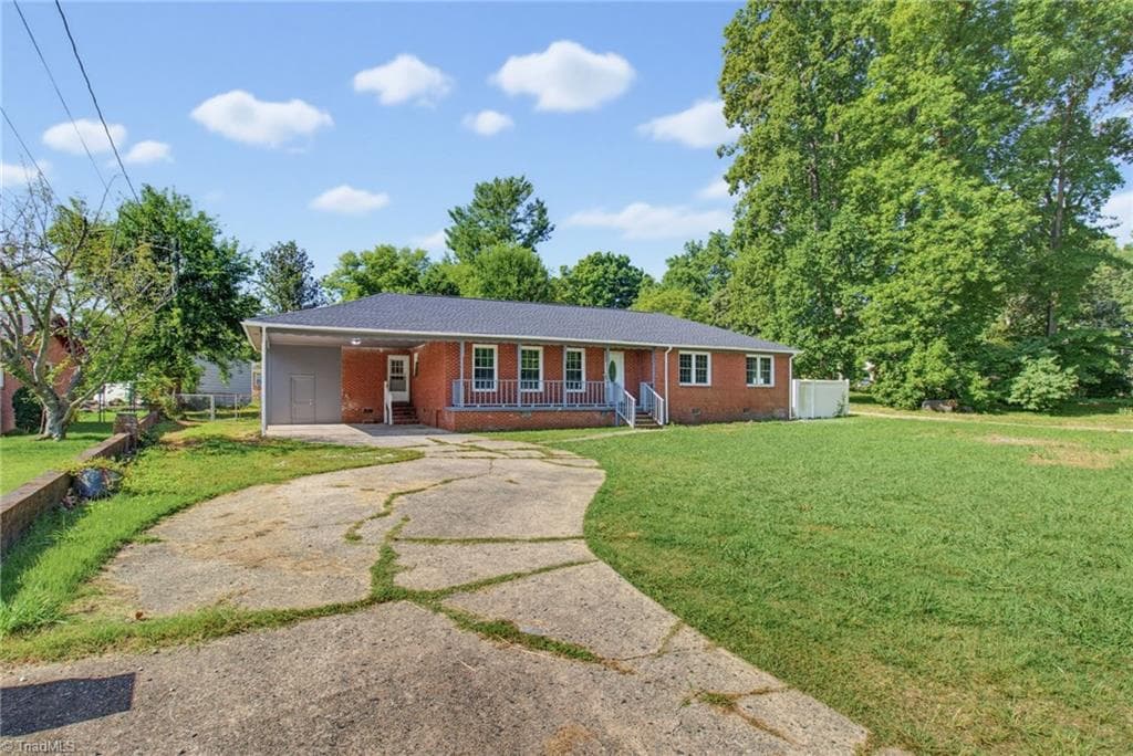 Stick/Site Built at 1416 Lynwood Terrace, High Point NC 27265, photo 2 of 30