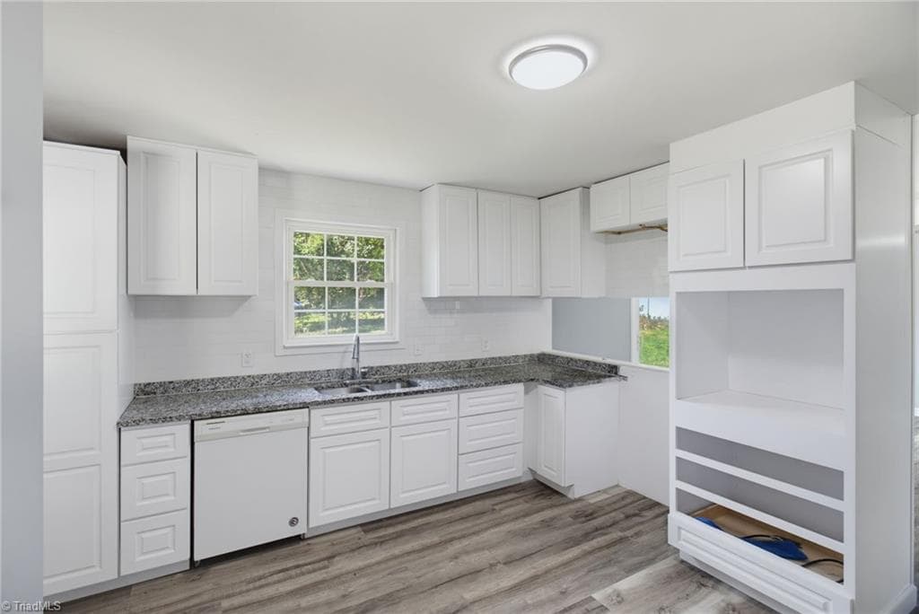 Stick/Site Built at 1416 Lynwood Terrace, High Point NC 27265, photo 17 of 30