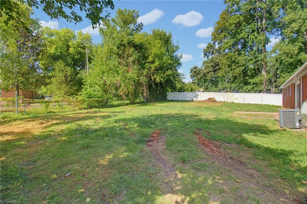 Stick/Site Built at 1416 Lynwood Terrace, High Point NC 27265, photo 26 of 30