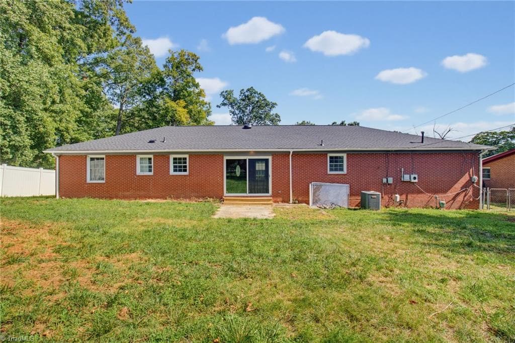 Stick/Site Built at 1416 Lynwood Terrace, High Point NC 27265, photo 28 of 30