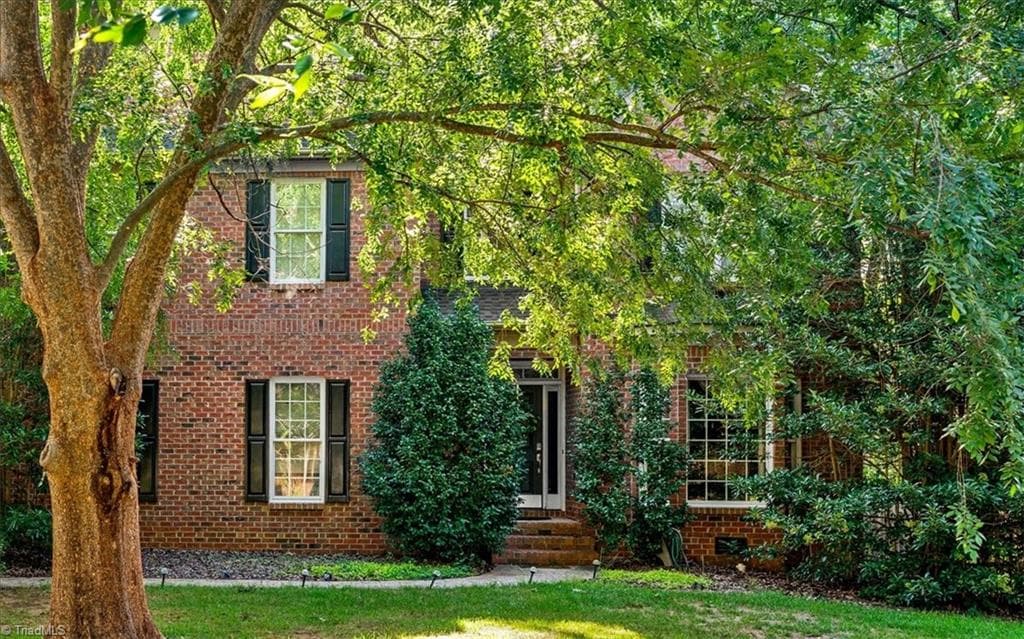 Stick/Site Built at 4 Windsor Castle Court, Greensboro NC 27408, photo 2 of 19