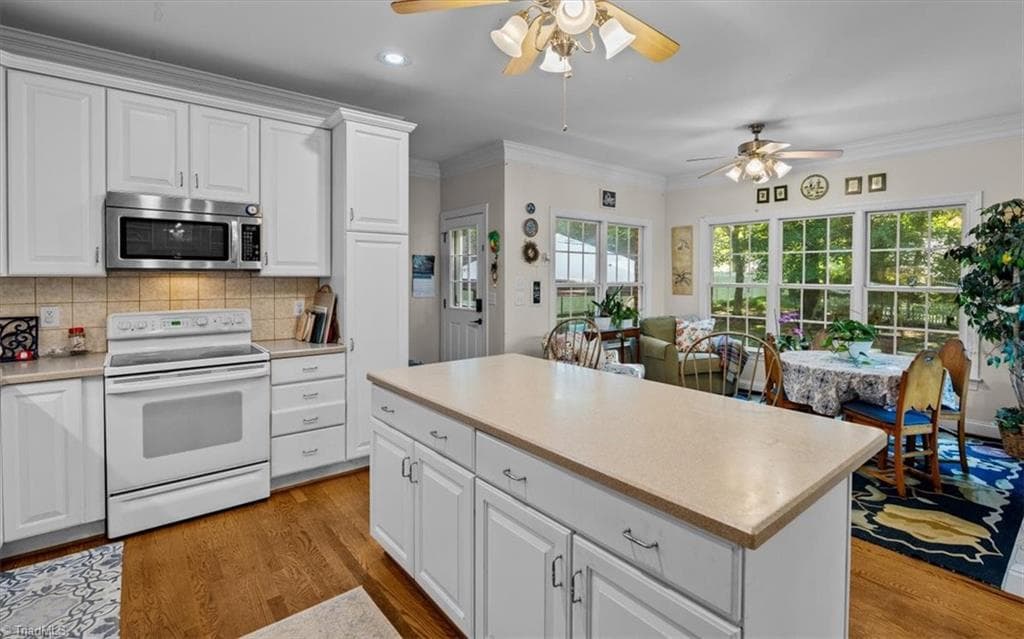 Stick/Site Built at 4 Windsor Castle Court, Greensboro NC 27408, photo 16 of 19