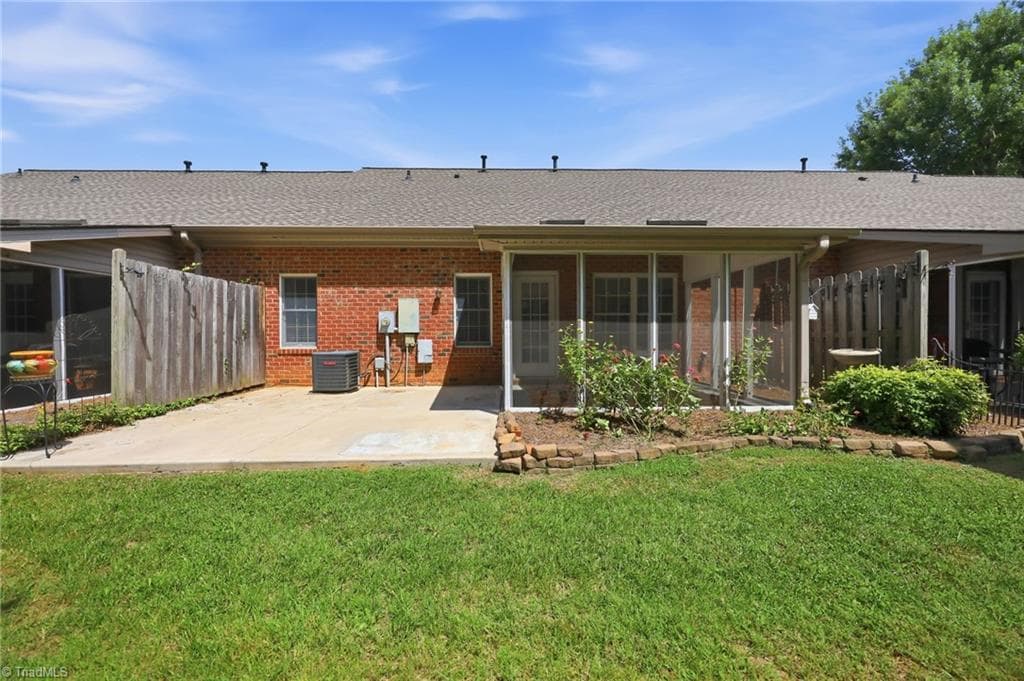 Stick/Site Built at 710 Vinebury Lane, High Point NC 27265, photo 23 of 32