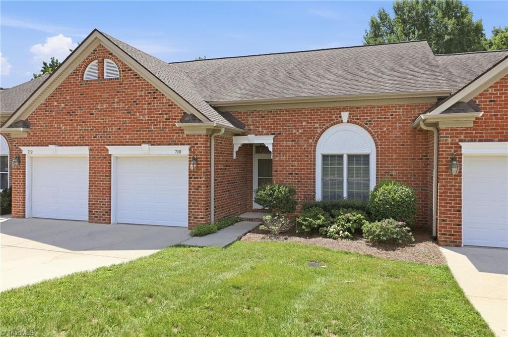Stick/Site Built at 710 Vinebury Lane, High Point NC 27265, photo 27 of 32