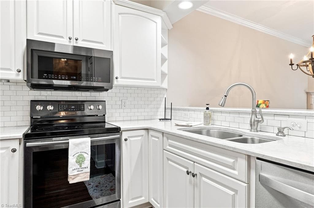Stick/Site Built at 710 Vinebury Lane, High Point NC 27265, photo 6 of 32