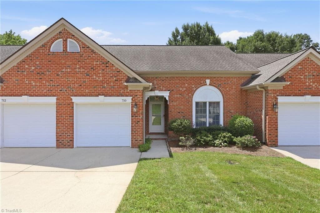 Stick/Site Built at 710 Vinebury Lane, High Point NC 27265, photo 26 of 32