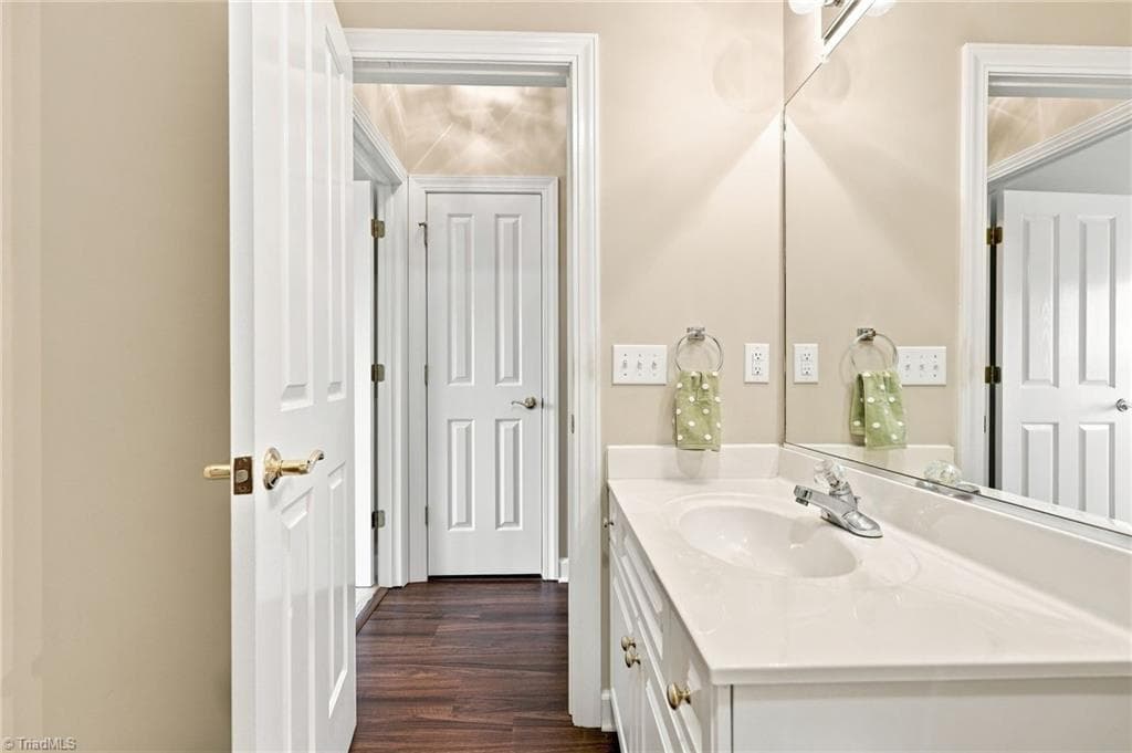Stick/Site Built at 710 Vinebury Lane, High Point NC 27265, photo 10 of 32
