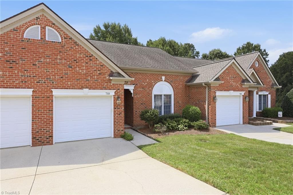 Stick/Site Built at 710 Vinebury Lane, High Point NC 27265, photo 25 of 32