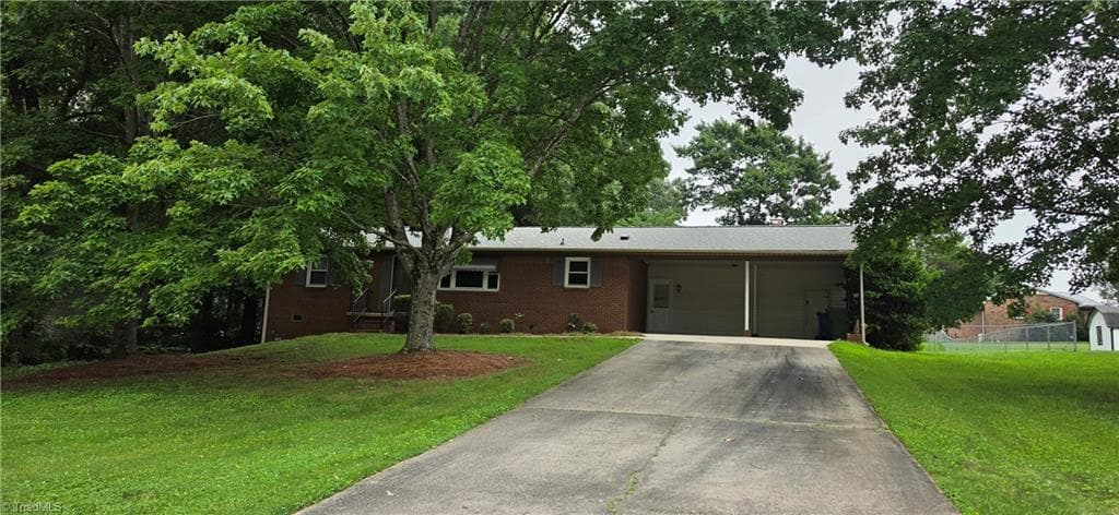 Stick/Site Built at 435 Lakecrest Drive, Kernersville NC 27284, photo 3 of 27