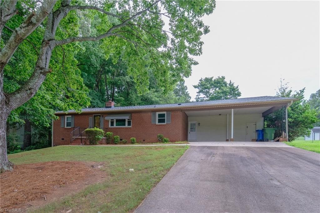 Stick/Site Built at 435 Lakecrest Drive, Kernersville NC 27284, photo 5 of 27