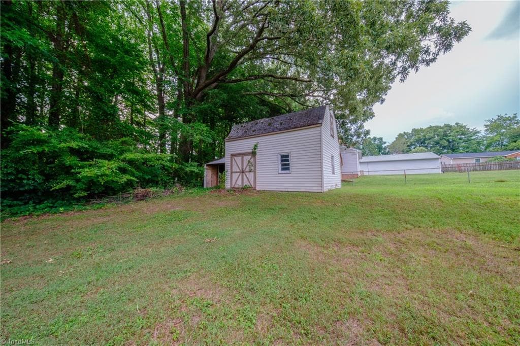 Stick/Site Built at 435 Lakecrest Drive, Kernersville NC 27284, photo 8 of 27