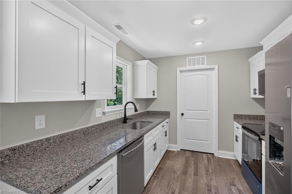 Stick/Site Built at 239 Lake Drive 8, Lexington NC 27292, Lexington, photo 13 of 31