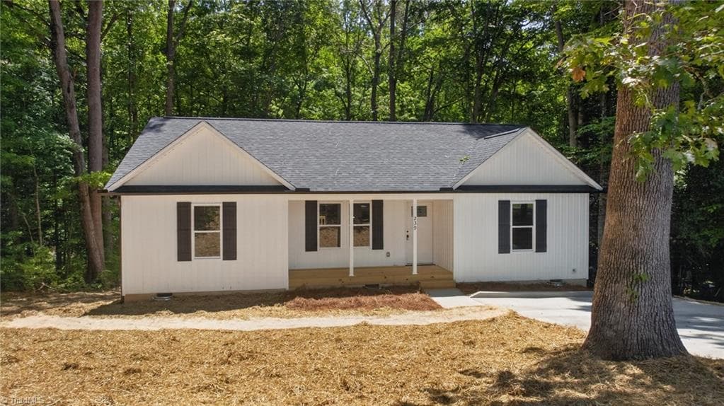 Stick/Site Built at 239 Lake Drive 8, Lexington NC 27292, Lexington, photo 3 of 31