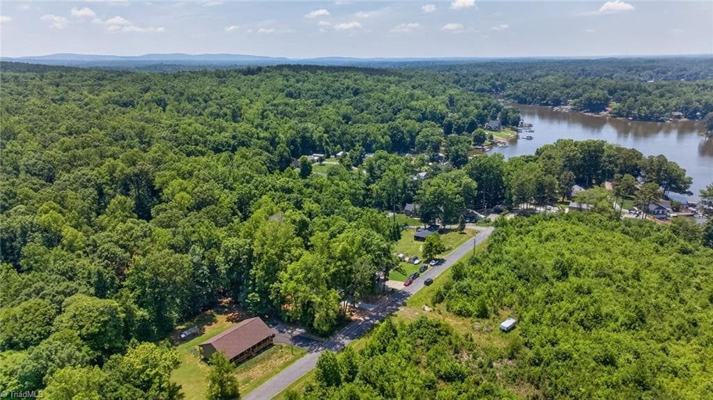Stick/Site Built at 239 Lake Drive 8, Lexington NC 27292, Lexington, photo 9 of 31