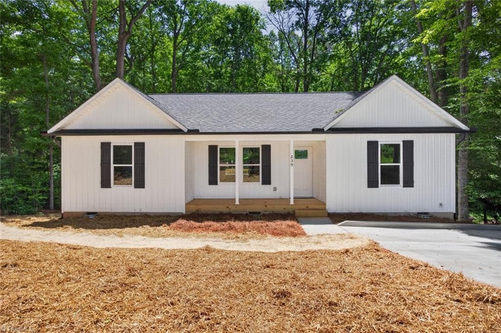 Stick/Site Built at 239 Lake Drive 8, Lexington NC 27292, Lexington, photo 10 of 31
