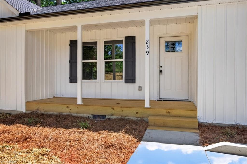 Stick/Site Built at 239 Lake Drive 8, Lexington NC 27292, Lexington, photo 4 of 31