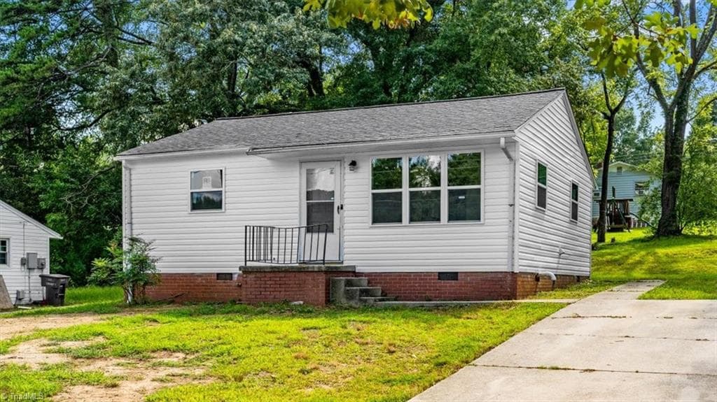 Stick/Site Built at 1003 Grant Street, High Point NC 27262, photo 2 of 26