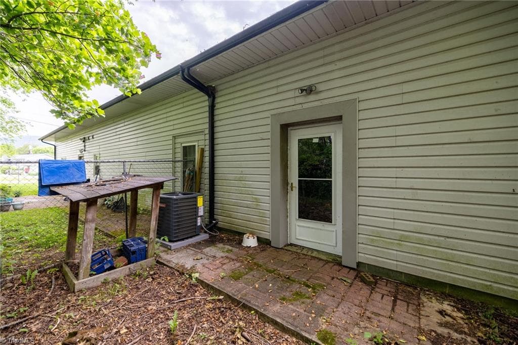 Remarks at 123 Buck Mountain Circle, West Jefferson NC 28694, photo 7 of 50