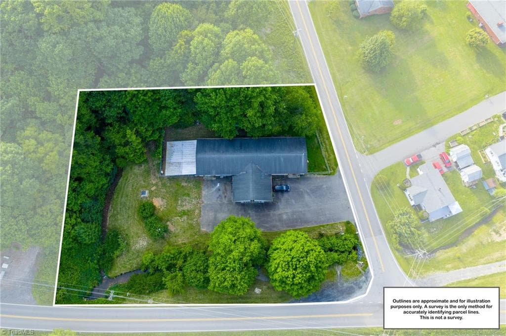 Remarks at 123 Buck Mountain Circle, West Jefferson NC 28694, photo 9 of 50