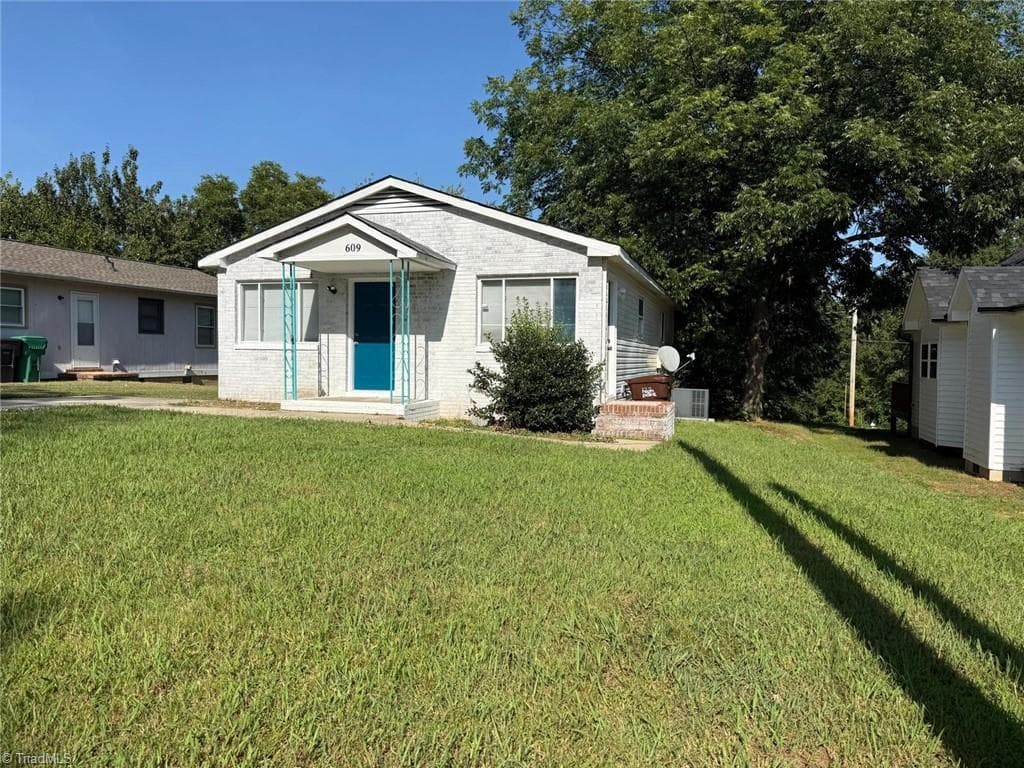 Stick/Site Built at 609 Cross Street, High Point NC 27260, photo 2 of 21