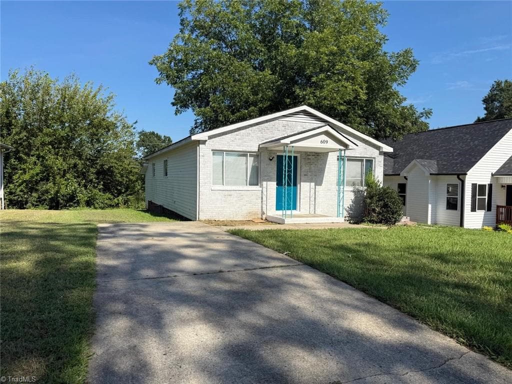 Stick/Site Built at 609 Cross Street, High Point NC 27260, photo 3 of 21