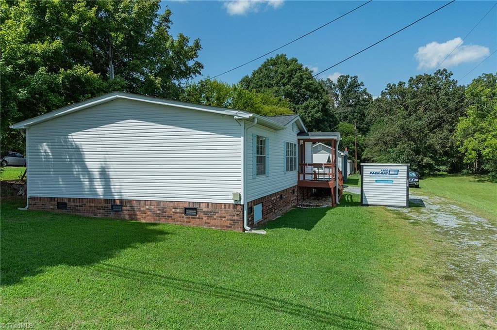 Manufactured Home at 1025 E Holly Grove Road, Lexington NC 27292, Lexington, photo 2 of 49
