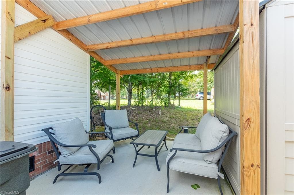 Manufactured Home at 1025 E Holly Grove Road, Lexington NC 27292, Lexington, photo 6 of 49