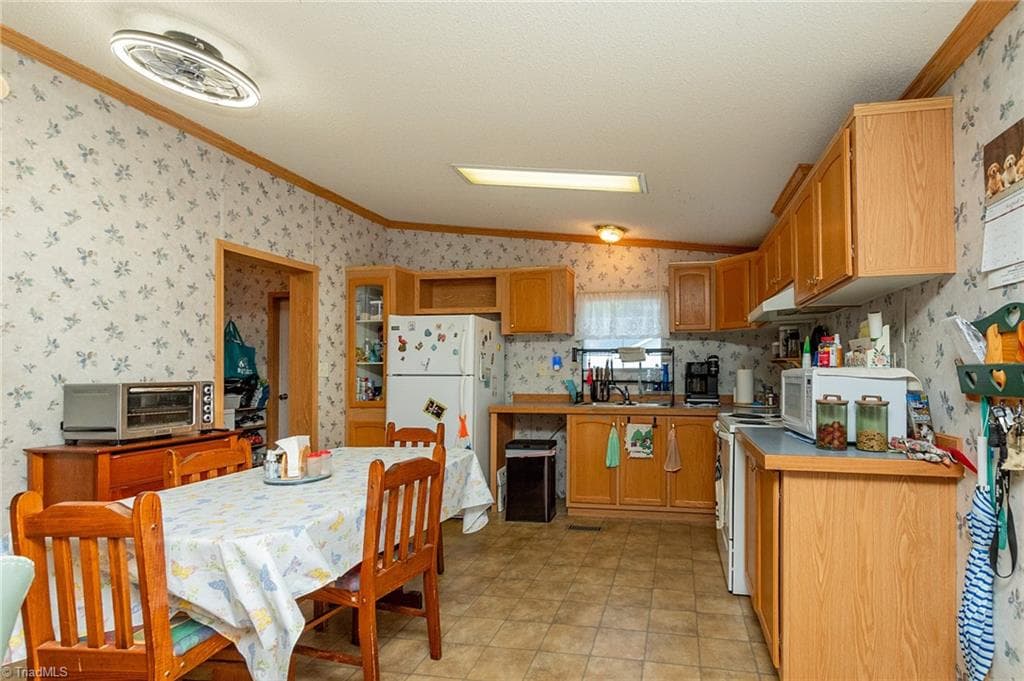 Manufactured Home at 1025 E Holly Grove Road, Lexington NC 27292, Lexington, photo 12 of 49