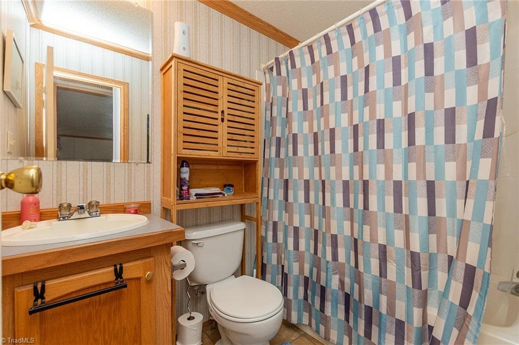 Manufactured Home at 1025 E Holly Grove Road, Lexington NC 27292, Lexington, photo 22 of 49