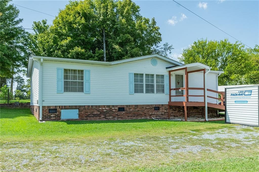 Manufactured Home at 1025 E Holly Grove Road, Lexington NC 27292, Lexington, photo 3 of 49