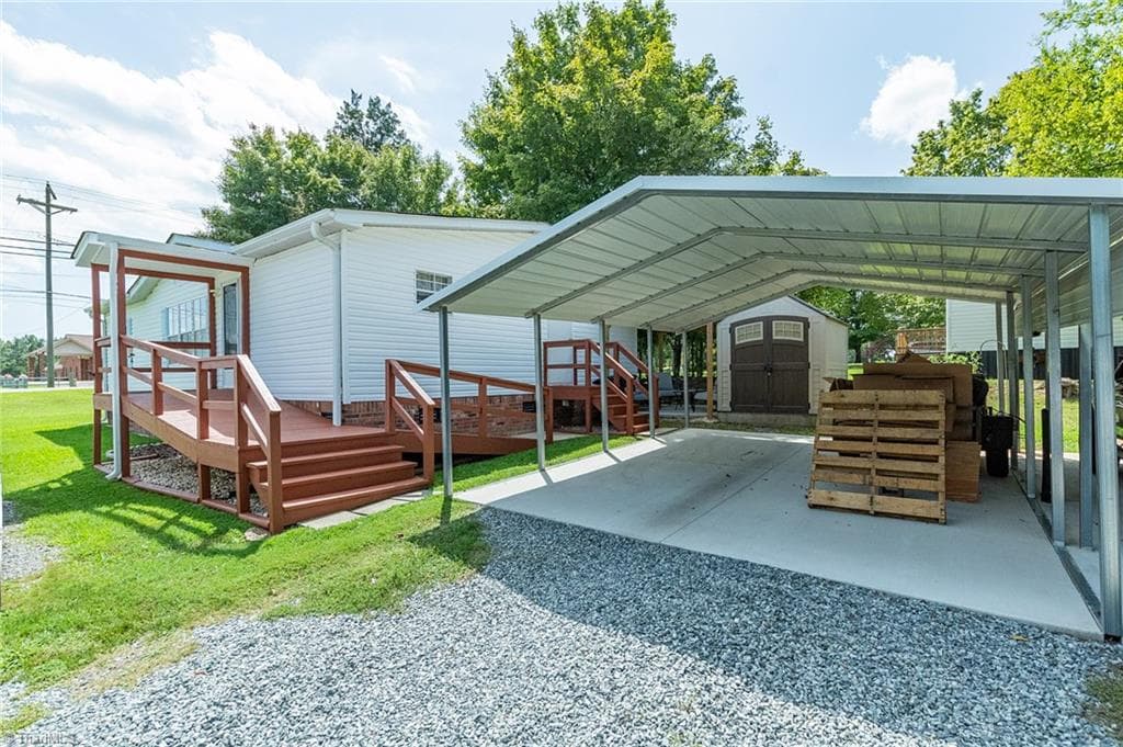 Manufactured Home at 1025 E Holly Grove Road, Lexington NC 27292, Lexington, photo 5 of 49