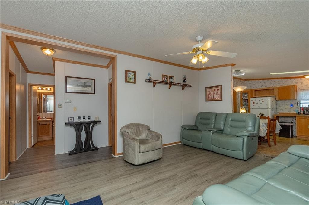 Manufactured Home at 1025 E Holly Grove Road, Lexington NC 27292, Lexington, photo 9 of 49