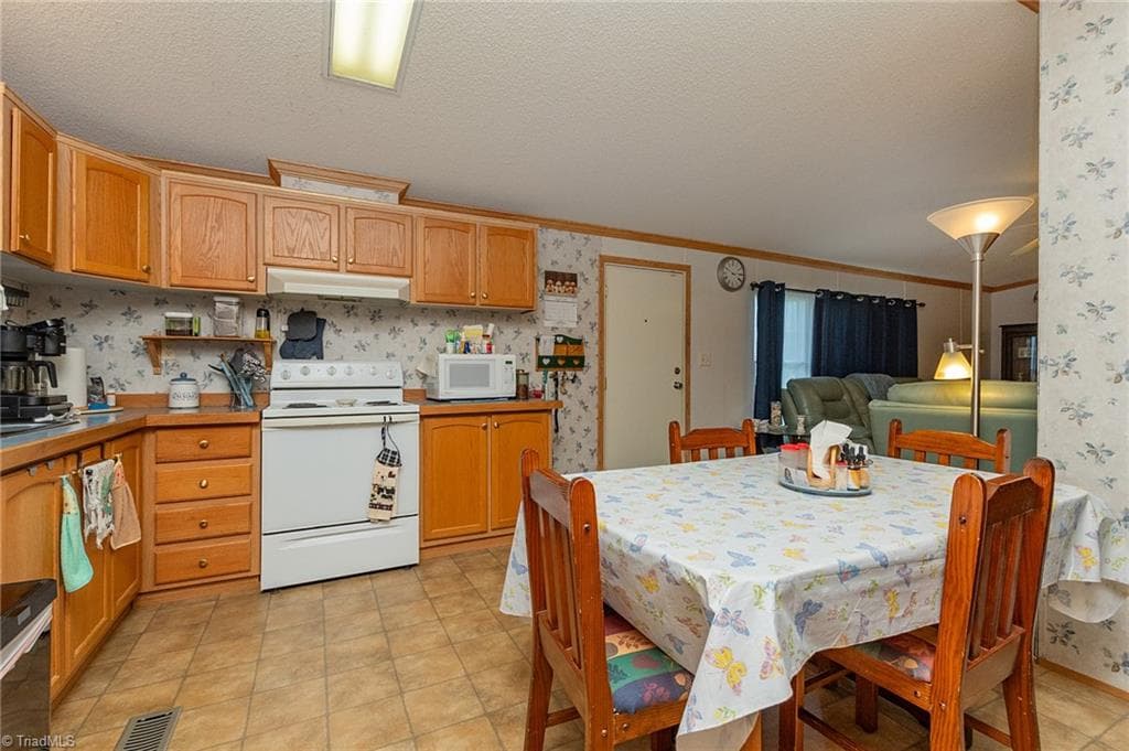 Manufactured Home at 1025 E Holly Grove Road, Lexington NC 27292, Lexington, photo 15 of 49