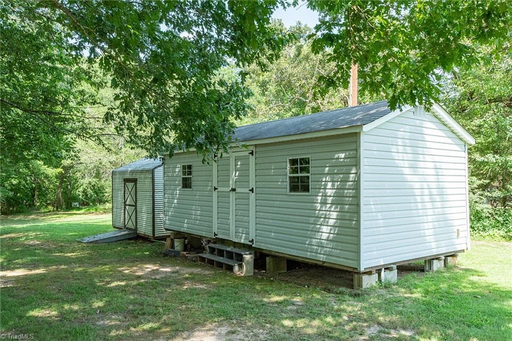Manufactured Home at 1025 E Holly Grove Road, Lexington NC 27292, Lexington, photo 29 of 49