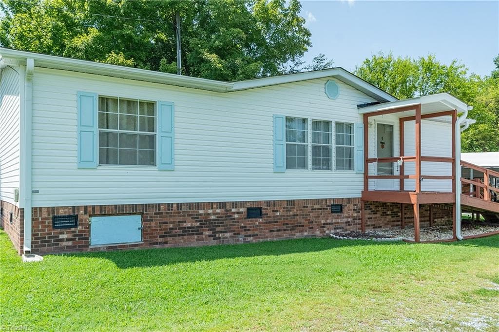 Manufactured Home at 1025 E Holly Grove Road, Lexington NC 27292, Lexington, photo 4 of 49