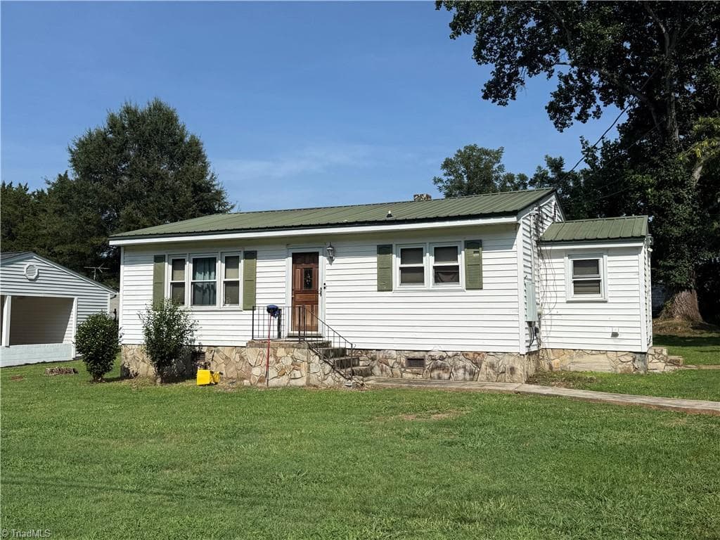Stick/Site Built at 3364 Beavercreek Road, Randleman NC 27317, photo 2 of 8