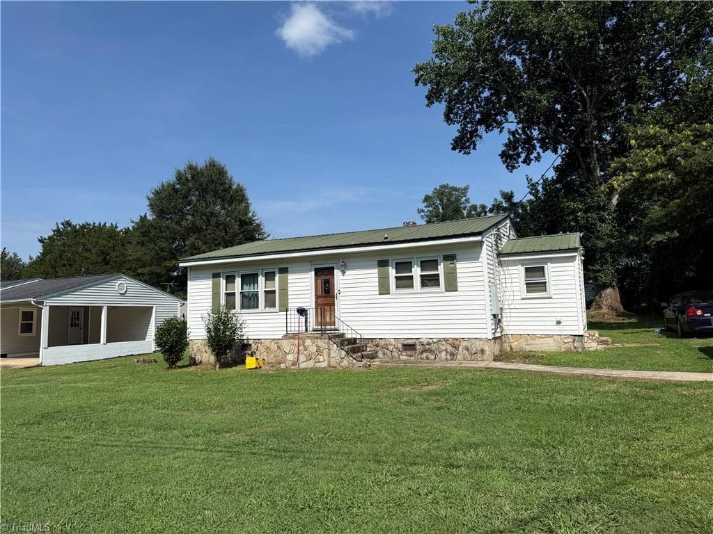 Stick/Site Built at 3364 Beavercreek Road, Randleman NC 27317, photo 3 of 8