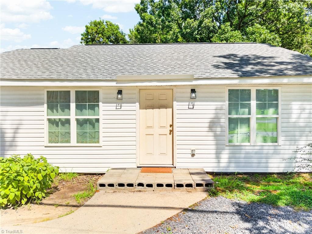 Stick/Site Built at 1119 Old Cedar Falls Road, Asheboro NC 27203, Asheboro, photo 5 of 38