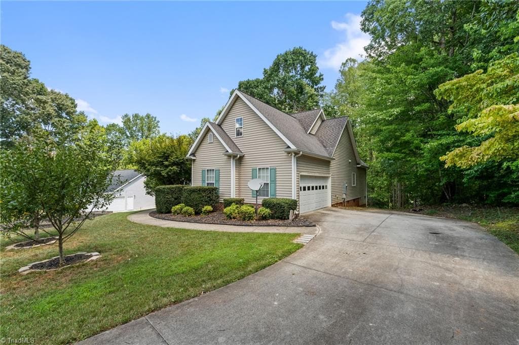 Stick/Site Built at 7702 Perthshire Drive, Oak Ridge NC 27310, Oak Ridge, photo 3 of 98