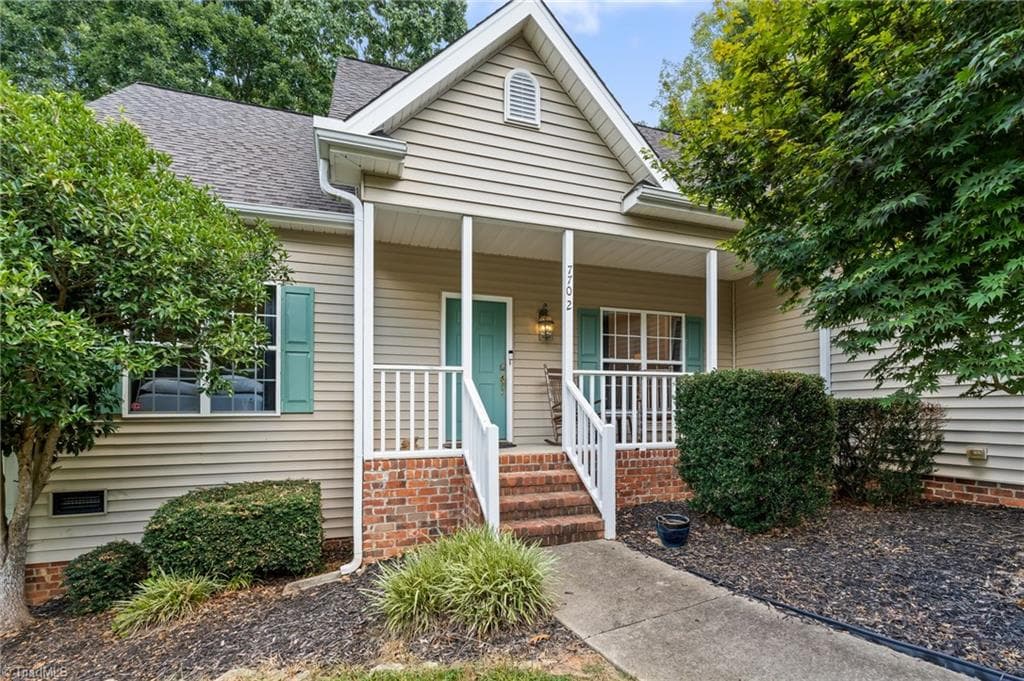 Stick/Site Built at 7702 Perthshire Drive, Oak Ridge NC 27310, Oak Ridge, photo 5 of 98