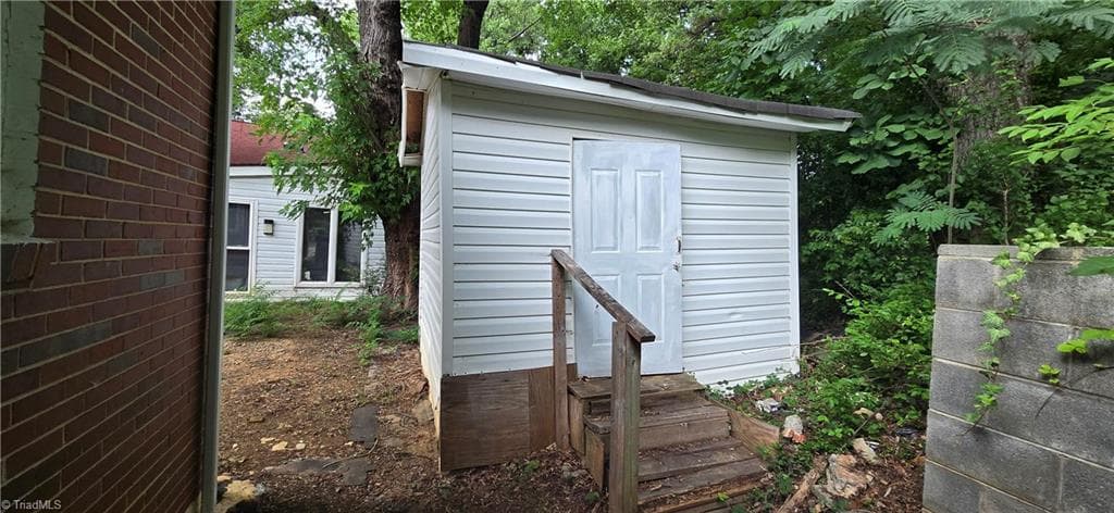 Stick/Site Built at 2219 Manchester Street, Winston-Salem NC 27105, Winston-Salem, photo 13 of 39