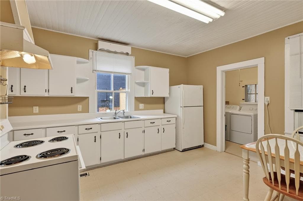 Stick/Site Built at 719 S Green Street, Winston-Salem NC 27101, Winston-Salem, photo 8 of 23